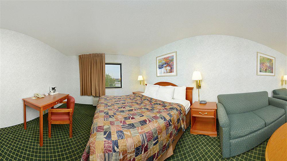 Days Inn By Wyndham Topeka Exterior foto